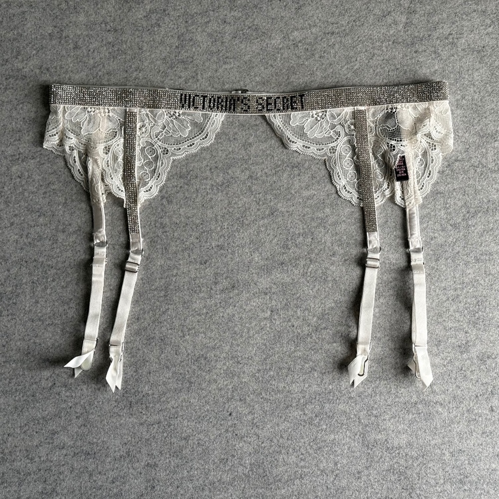 [ SOLD ] Very Sexy Shine Strap Lace Garter Belt